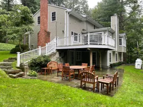 Cheerful 4 bedroom home w/study, gym & fireplace - Image 2