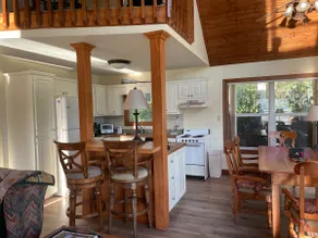 Lakeside house on 24-acre private lake - Image 5