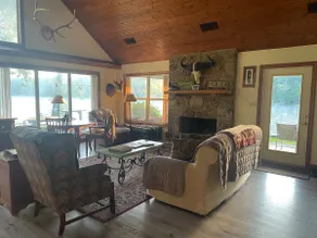 Lakeside house on 24-acre private lake - Image 3