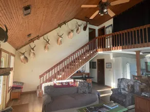 Lakeside house on 24-acre private lake - Image 4