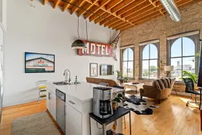 Vintage Motel Dig, City View, FREE Parking, Gym, 1 BD - Image 3