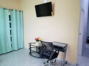 Lovely 1-bedroom rental unit with free parking - Image 4