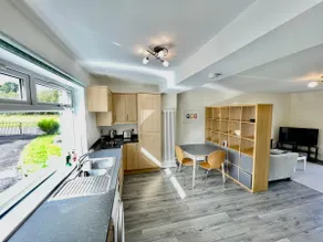 Modern & Spacious Studio Apartment with En Suite. - Image 5