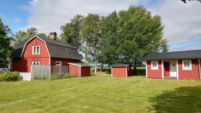 Cozy small house with annex and large garden - Image 2
