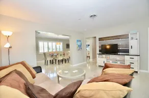 Boat Park Bungalow • Heated Pool • Fenced in Yard - Image 5