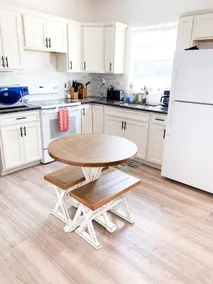 One-bedroom apartment with separate entrance. - Image 2