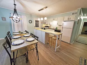FREE Private Beach Parking! 3 BR w/Linens & Yard - Image 3