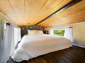Redbud Tiny Home with a Hot Tub and Mountain Views - Image 4