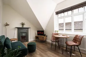 Contemporary First Floor Apartment Central Penzance - Image 5