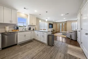 Spacious 3BR Top-Floor Retreat that Sleeps 8 | Near NYC + EWR - Image 4