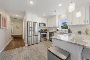 Spacious 3BR Top-Floor Retreat that Sleeps 8 | Near NYC + EWR - Image 3