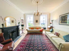 Remarkable 5BR Townhouse with Garden, Sleeps 12 - Image 5