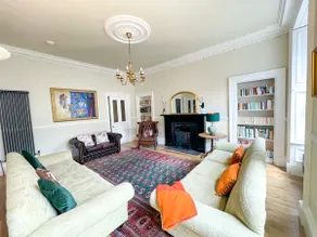 Remarkable 5BR Townhouse with Garden, Sleeps 12 - Image 3