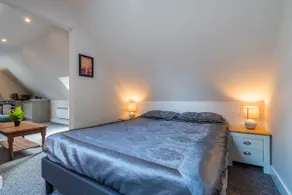Beautiful new apartment with sheltered parking - Image 4