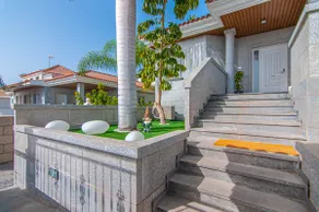 Villa Torriani with heated pool PH11 - Image 2