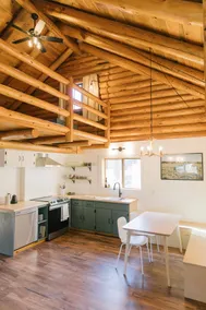 Modern-Cozy LOG CABIN near La Pine state park - Image 3