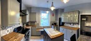 Spacious 4-bed Holiday Home in the heart of Maidstone - Image 2