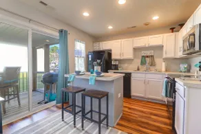 Cozy Coastal Crib near Downtown and the Beach! - Image 5