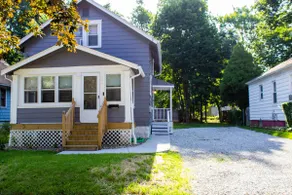 Convenient Cozy Home - Dog & Family Friendly - Image 3