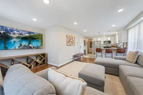 Spacious 4BR Retreat Near NYC| Sleeps 12 - Image 3