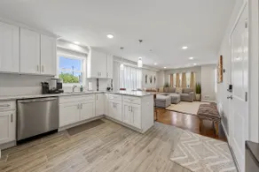 Spacious 4BR Retreat Near NYC| Sleeps 12 - Image 5