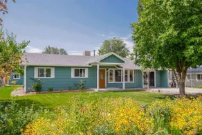 Hot Tub, Game Room, BBQ, Stylish & Walkable to DT - Image 2
