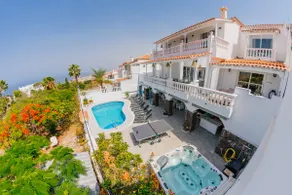 THE SURF VILLA 3 | HUGE Jacuzzi | Billards | Pool - Image 3