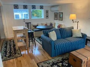 Charmingly renovated carriage house in Downtown. - Image 4