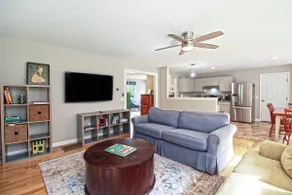 Summer Escape King Ensuite 20 min Newport/Beaches - Image 3