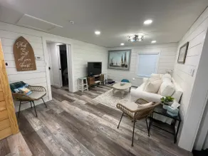 Coastal Cottage Retreat / Foosball table / Firepit / 4 min to beach / Pets OK - Image 2