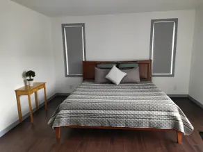 Big house with king beds and 3 full bathrooms - Image 4