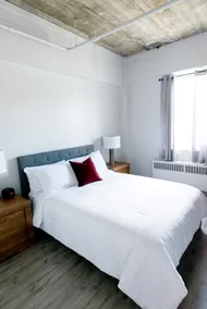 Suite with one closed bedroom (Central) - Image 3