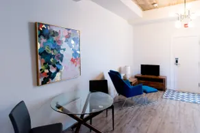Suite with one closed bedroom (Central) - Image 2