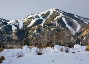 Walk to Dollar and SV Village w/Pool & Hot Tub - Image 4
