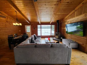 Muskoka Mist | 3BR Waterfront Retreat on Doe Lake - Image 4