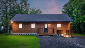 Muskoka Mist | 3BR Waterfront Retreat on Doe Lake - Image 3