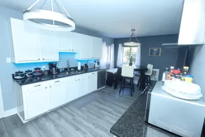 Serene 3 bedroom, 2 bathroom home with garden view - Image 4