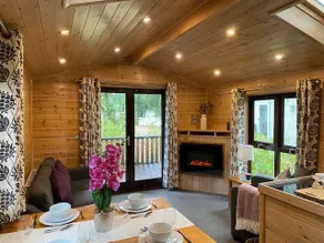 Pinecone Cabin, an enchanting forest retreat - Image 2