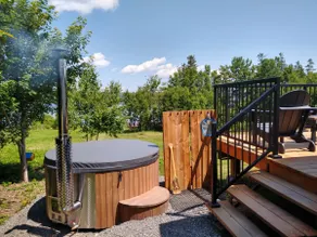 Lakefront cottage with hot tub 2Br - Image 4