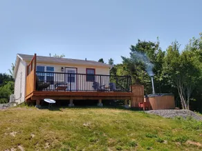 Lakefront cottage with hot tub 2Br - Image 2