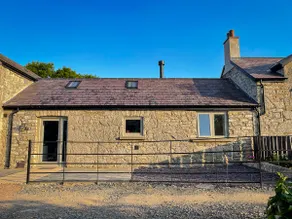 Neat Cottage, seaside cosy converted barn for 4 - Image 3