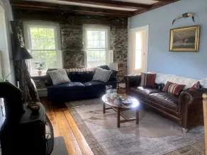 Quaint stone house! - Image 2