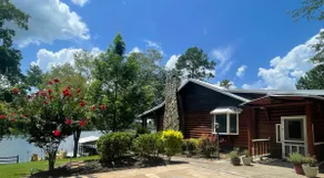 Gorgeous Waterfront Log Home on Lake Sinclair - Image 5