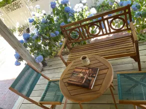 In town Cozy-Cottage-Glam w/ Fab backyard 2bd/2B - Image 4