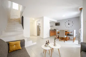 Nice and comfortable house minutes from the airport - Image 5