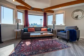 Enchanting 3 Bedroom Home with Space Needle Views! - Image 2