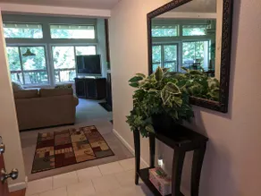 Peaceful Retreat and Spacious 5 BDRM in Sammamish - Image 2