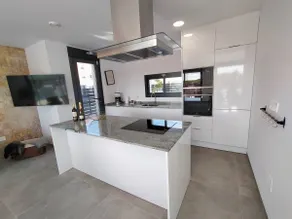 Exclusive Modern Villa with Lake Views, Wi-Fi & Air Conditioning - Image 5