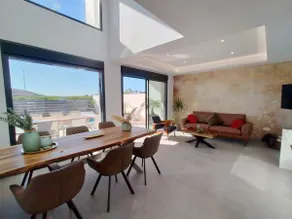 Exclusive Modern Villa with Lake Views, Wi-Fi & Air Conditioning - Image 3