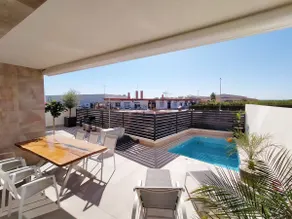 Exclusive Modern Villa with Lake Views, Wi-Fi & Air Conditioning - Image 2